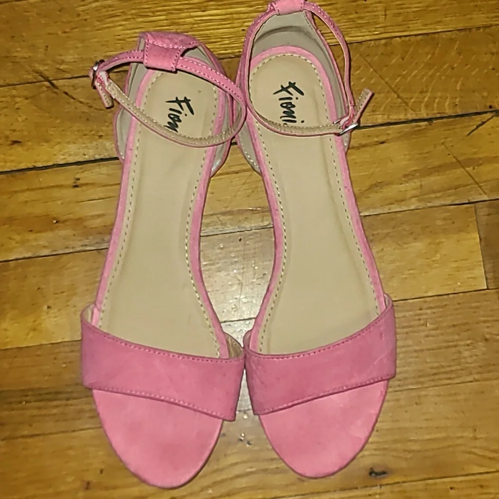 Sandals - Picture 2 of 11